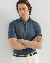 Virgin wool, silk and cotton piqué polo shirt with spread collar in Cerulean